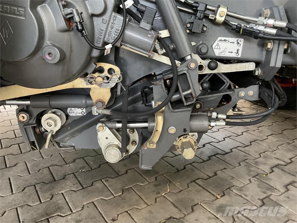 CLAAS Quadrant 3300 FC محزمات مربعة