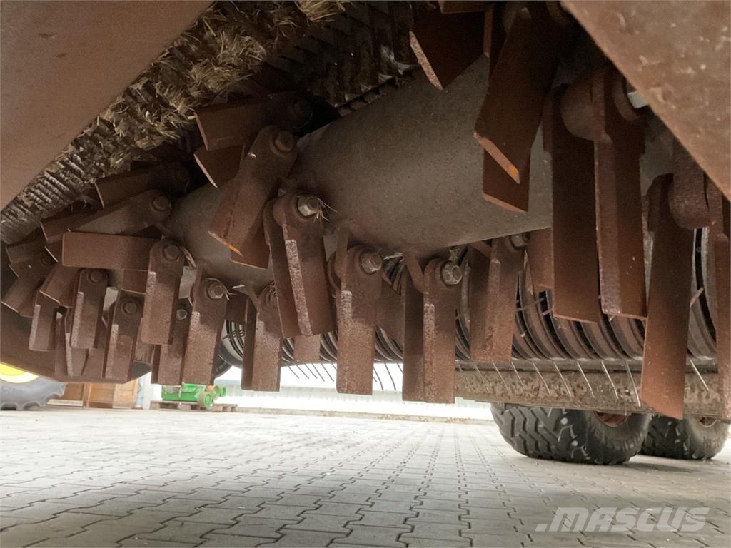 CLAAS Quadrant 3300 FC Presse quadre