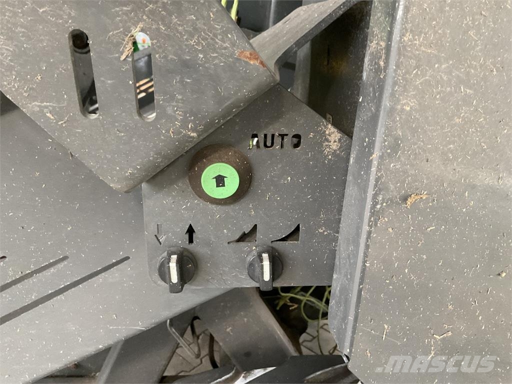 CLAAS Quadrant 3300 FC Presse quadre