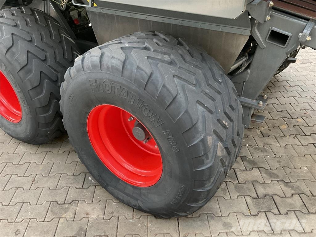 CLAAS Quadrant 3300 FC محزمات مربعة