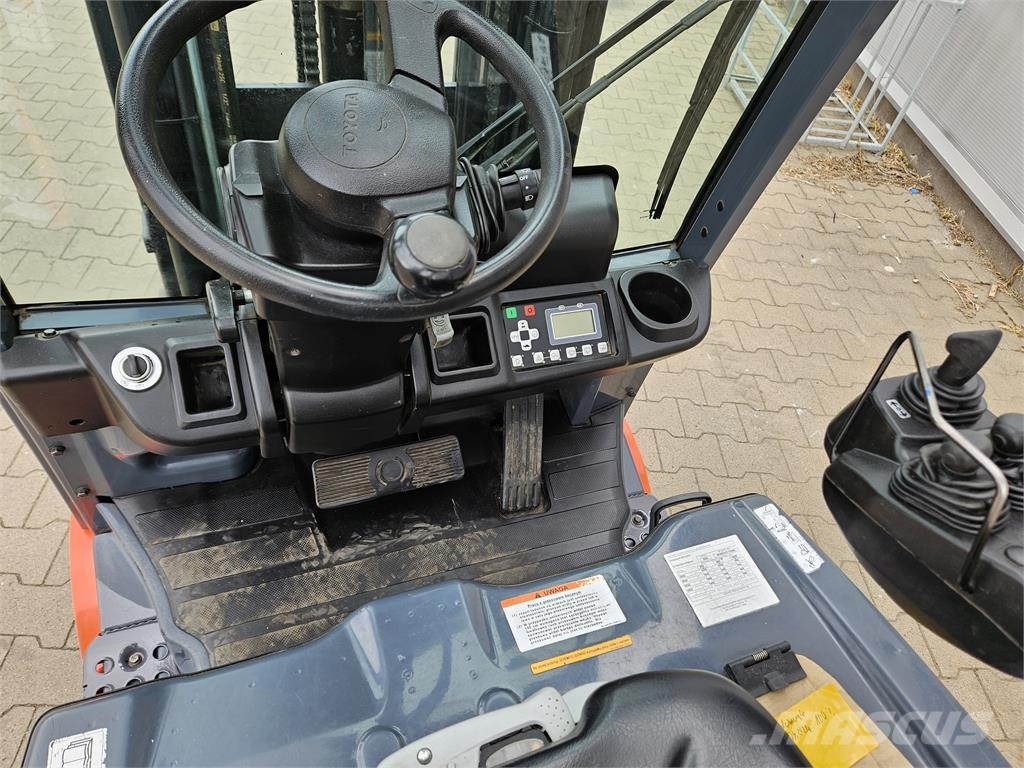 Toyota 8FBM16T Electric forklifts