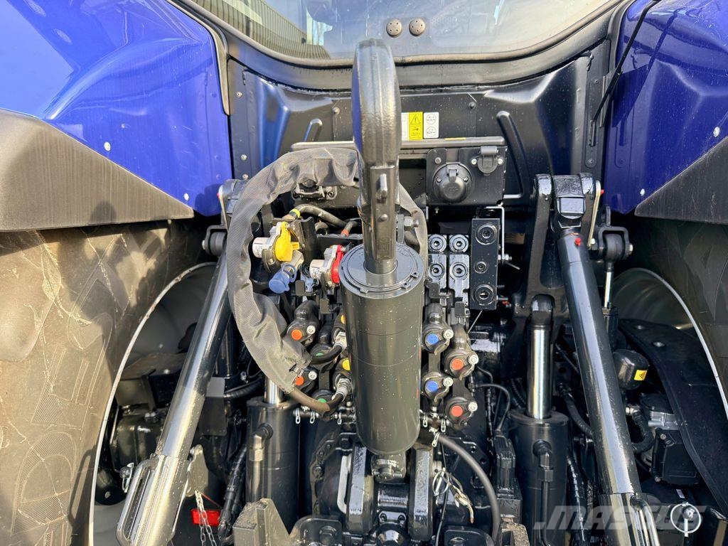 New Holland T7.245AC New Gen Blue Power الجرارات