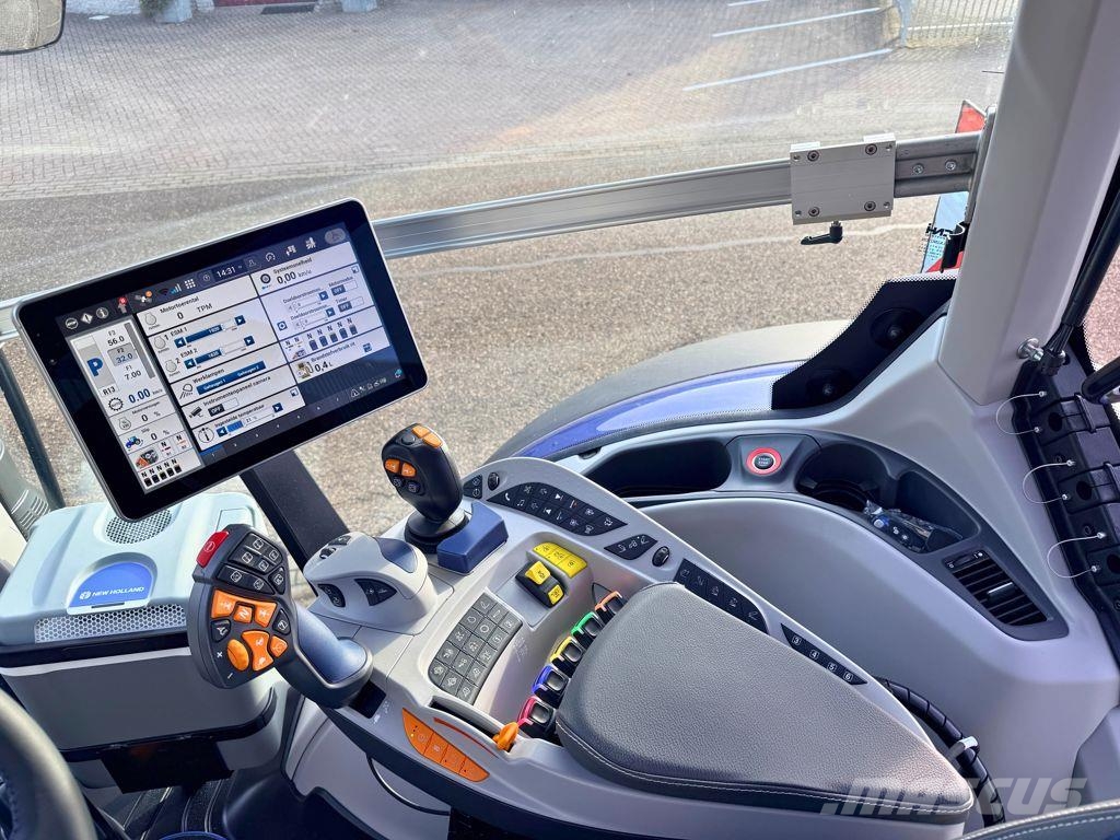 New Holland T7.245AC New Gen Blue Power الجرارات