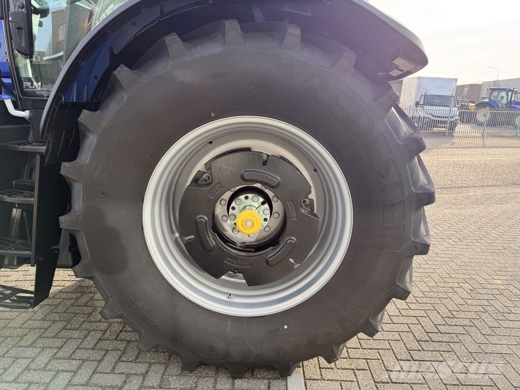 New Holland T7.245AC New Gen Blue Power الجرارات