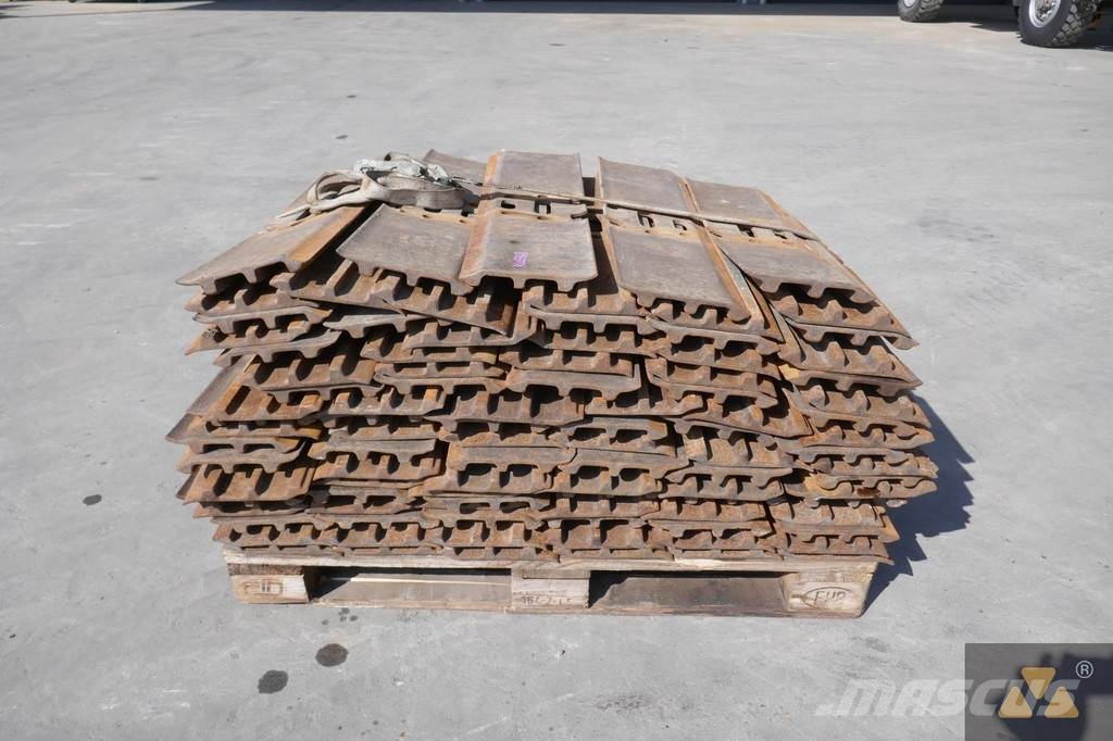 CAT 325 Trackshoes Banden, wielen en velgen