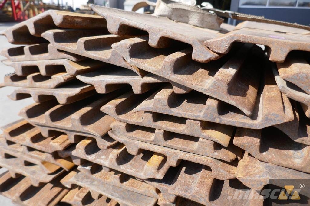 CAT 325 Trackshoes Banden, wielen en velgen