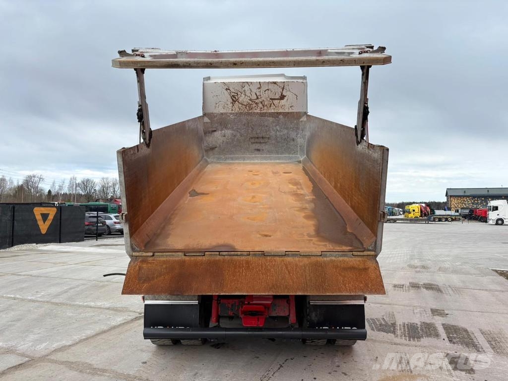 Scania R 520 8x4 RETARDER / FULL STEEL / BOX L=5565 mm Kiperi kamioni