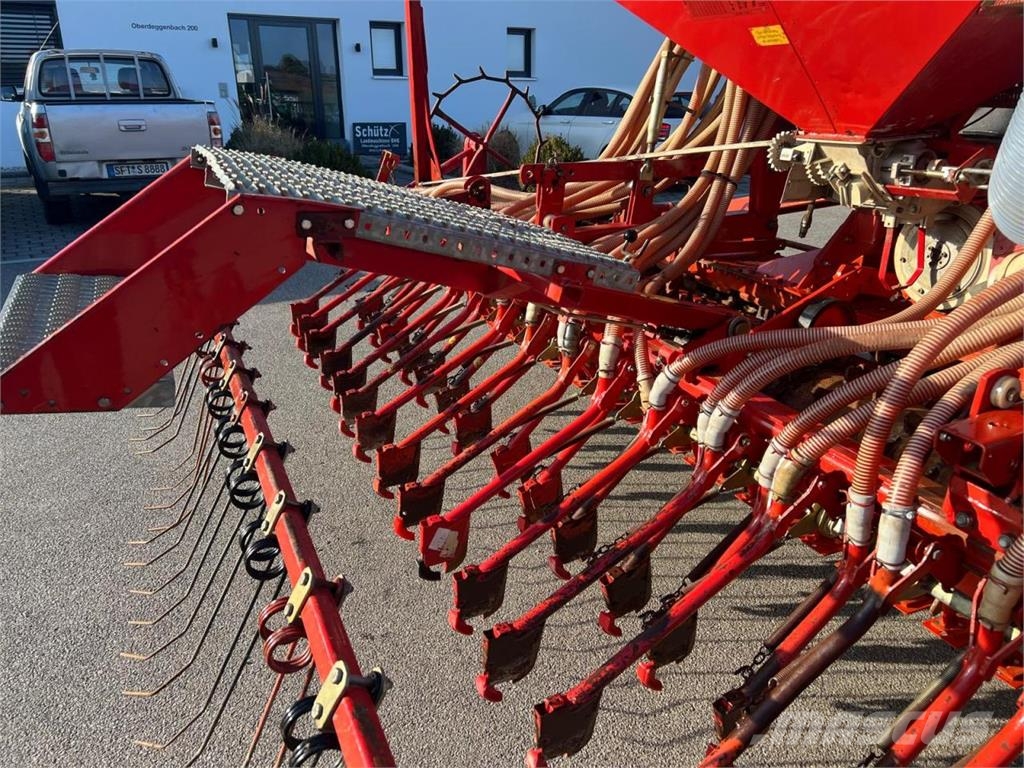 Kuhn Kreiselegge HR4502 mit Accord Drille Kombine hububat mibzerleri