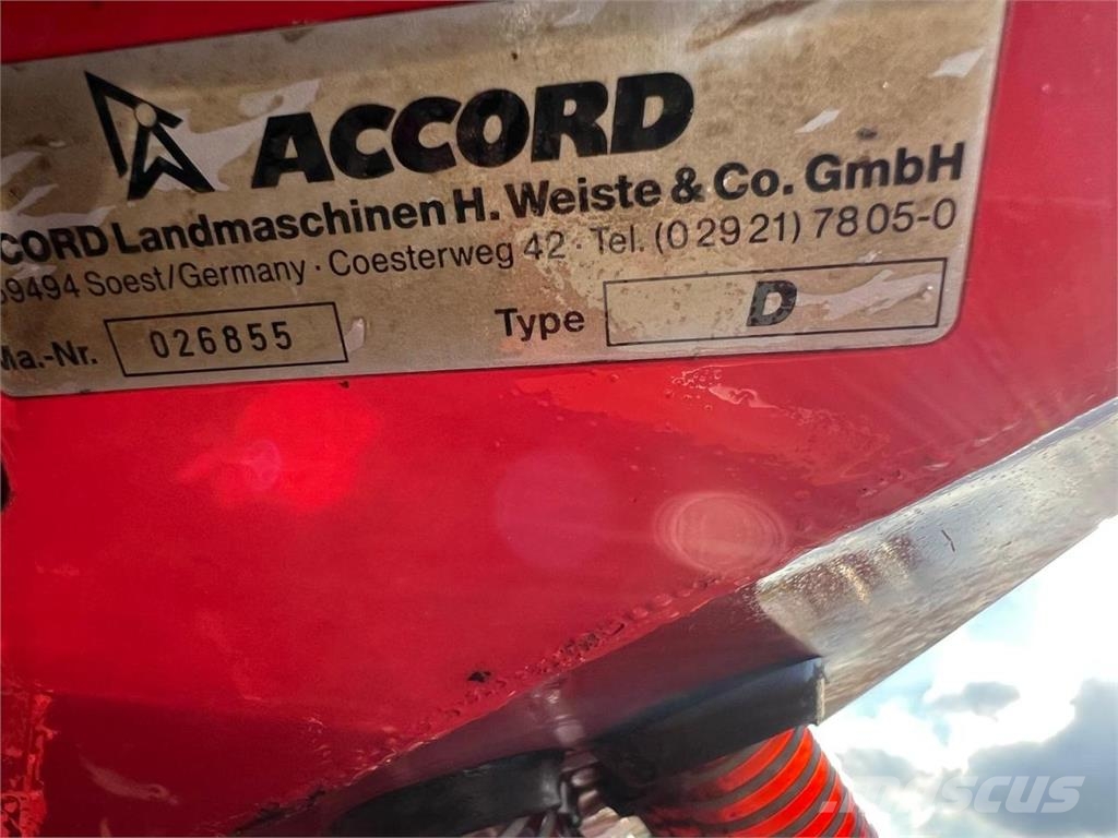 Kuhn Kreiselegge HR4502 mit Accord Drille Kombine hububat mibzerleri