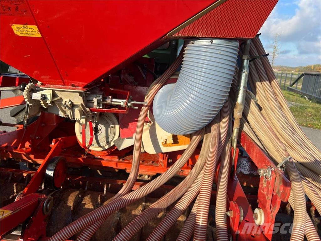 Kuhn Kreiselegge HR4502 mit Accord Drille Kombine hububat mibzerleri