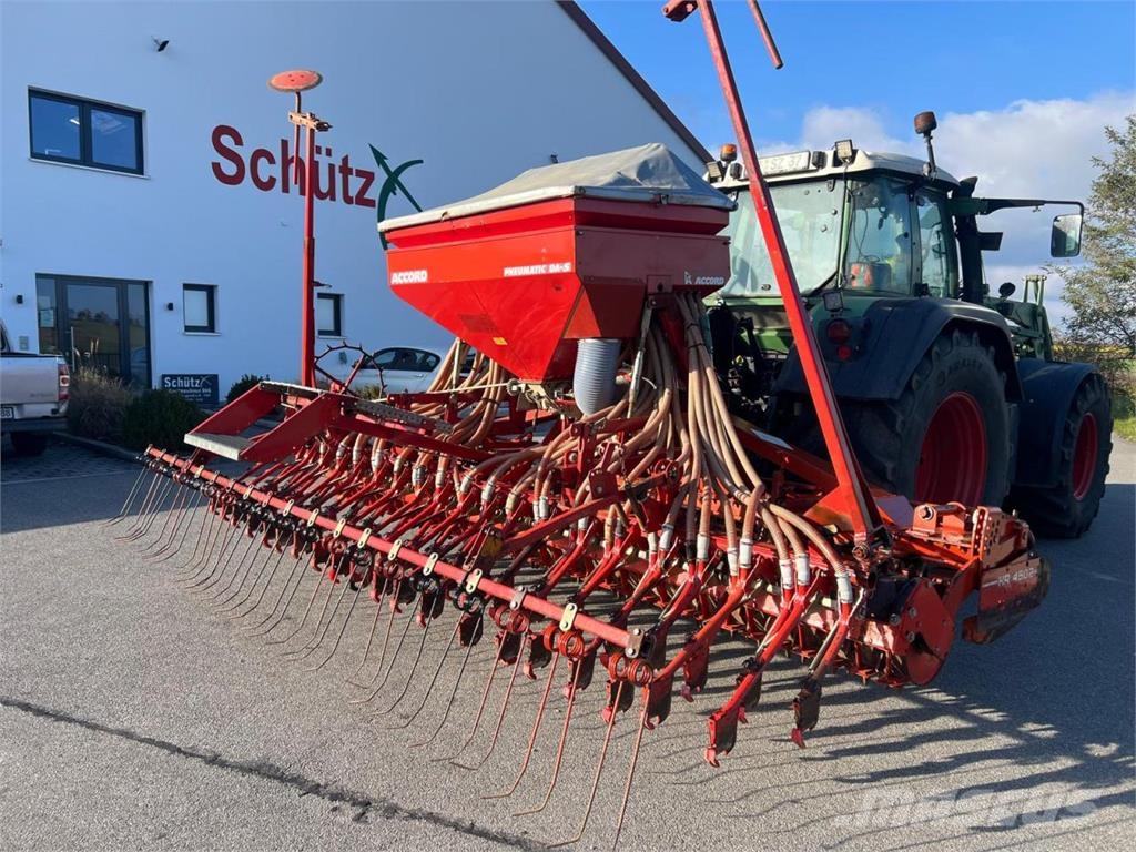 Kuhn Kreiselegge HR4502 mit Accord Drille Kombine hububat mibzerleri