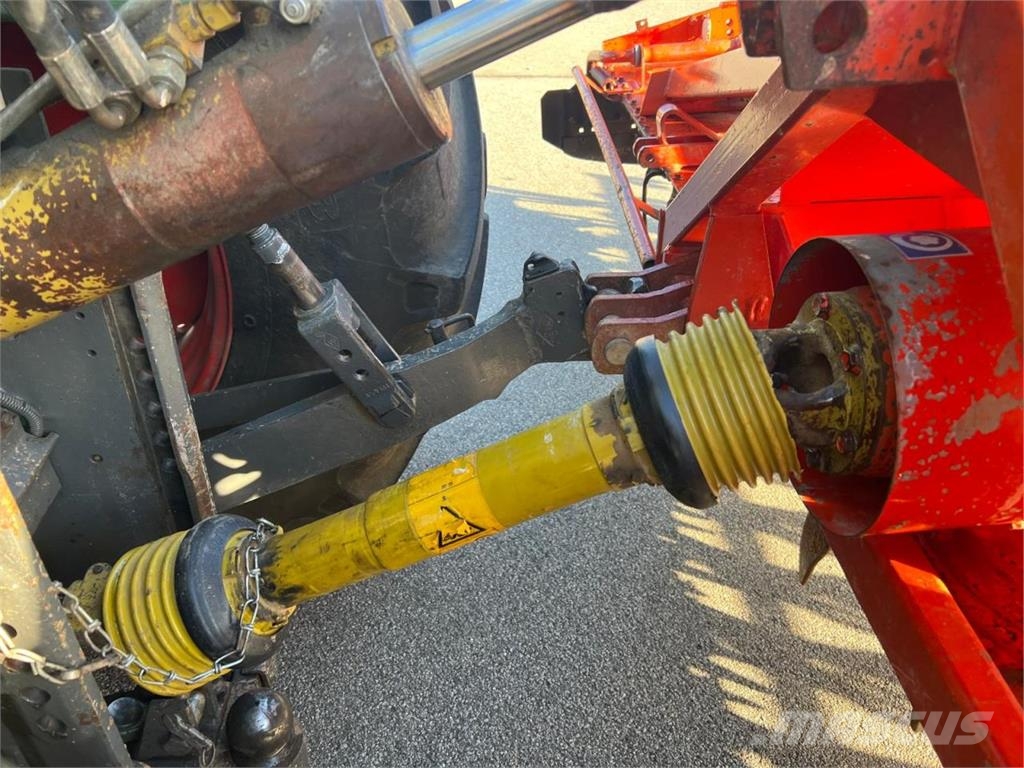 Kuhn Kreiselegge HR4502 mit Accord Drille Kombine hububat mibzerleri