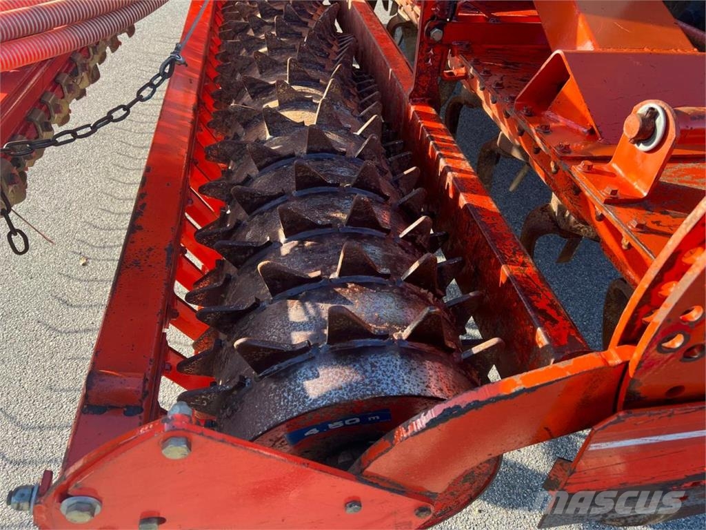 Kuhn Kreiselegge HR4502 mit Accord Drille Kombine hububat mibzerleri