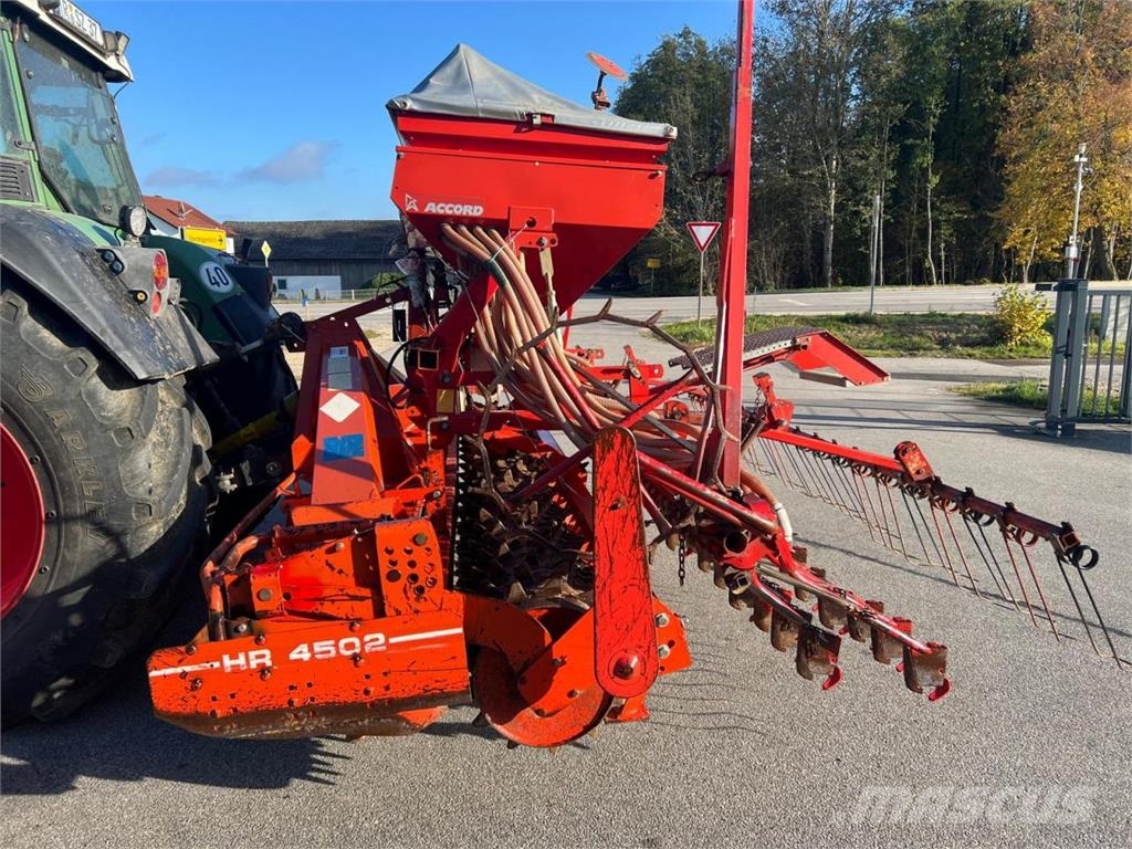 Kuhn Kreiselegge HR4502 mit Accord Drille Kombine hububat mibzerleri