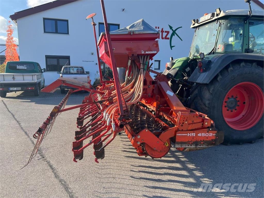 Kuhn Kreiselegge HR4502 mit Accord Drille Kombine hububat mibzerleri