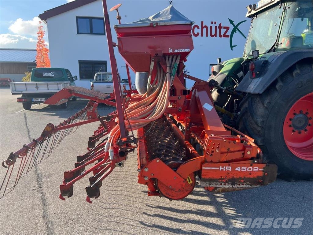 Kuhn Kreiselegge HR4502 mit Accord Drille Kombine hububat mibzerleri
