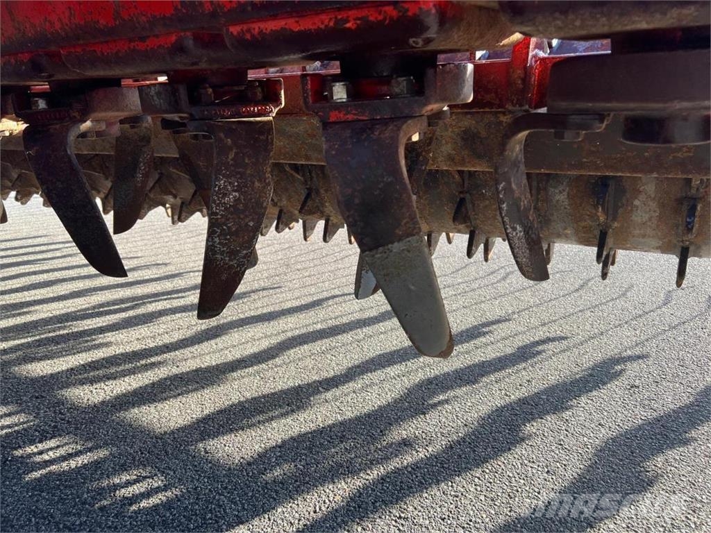 Kuhn Kreiselegge HR4502 mit Accord Drille Kombine hububat mibzerleri