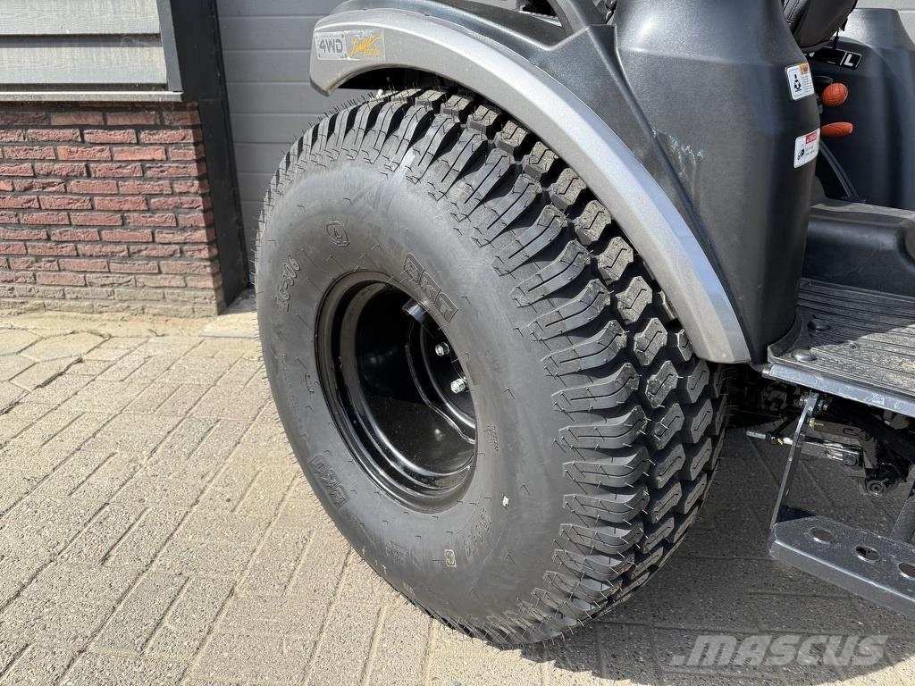 Solis 26 HST minitractor NIEUW BLACK EDITION hoge gazonb Traktory