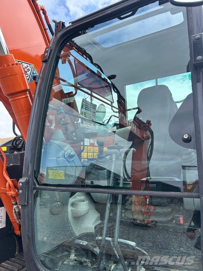 Hitachi ZX 135 US-6 حفارات زحافة