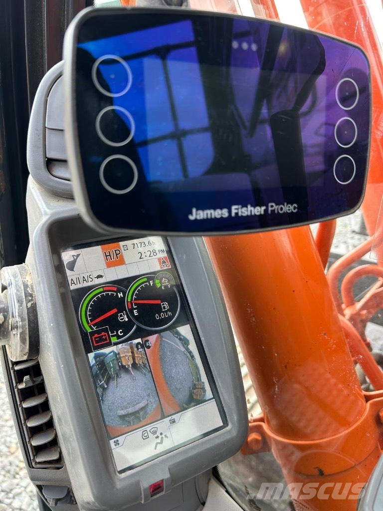 Hitachi ZX 135 US-6 حفارات زحافة