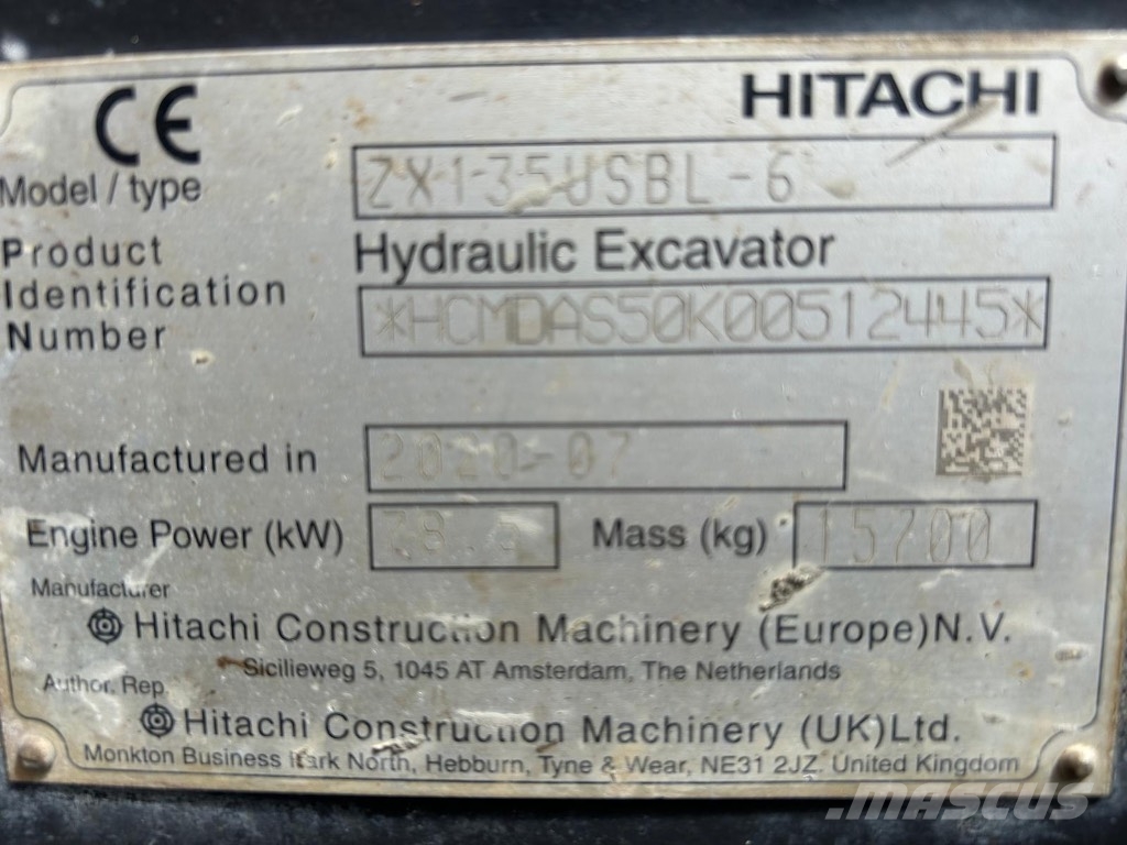 Hitachi ZX 135 US-6 حفارات زحافة