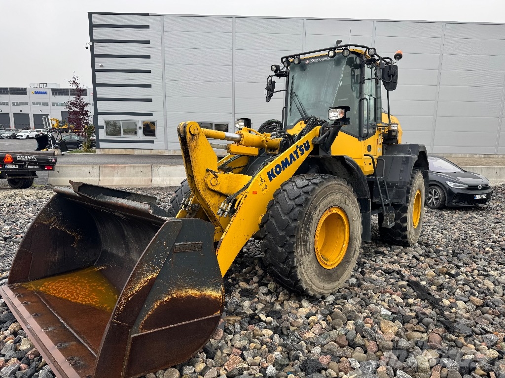 Komatsu WA 270-8 Wielladers