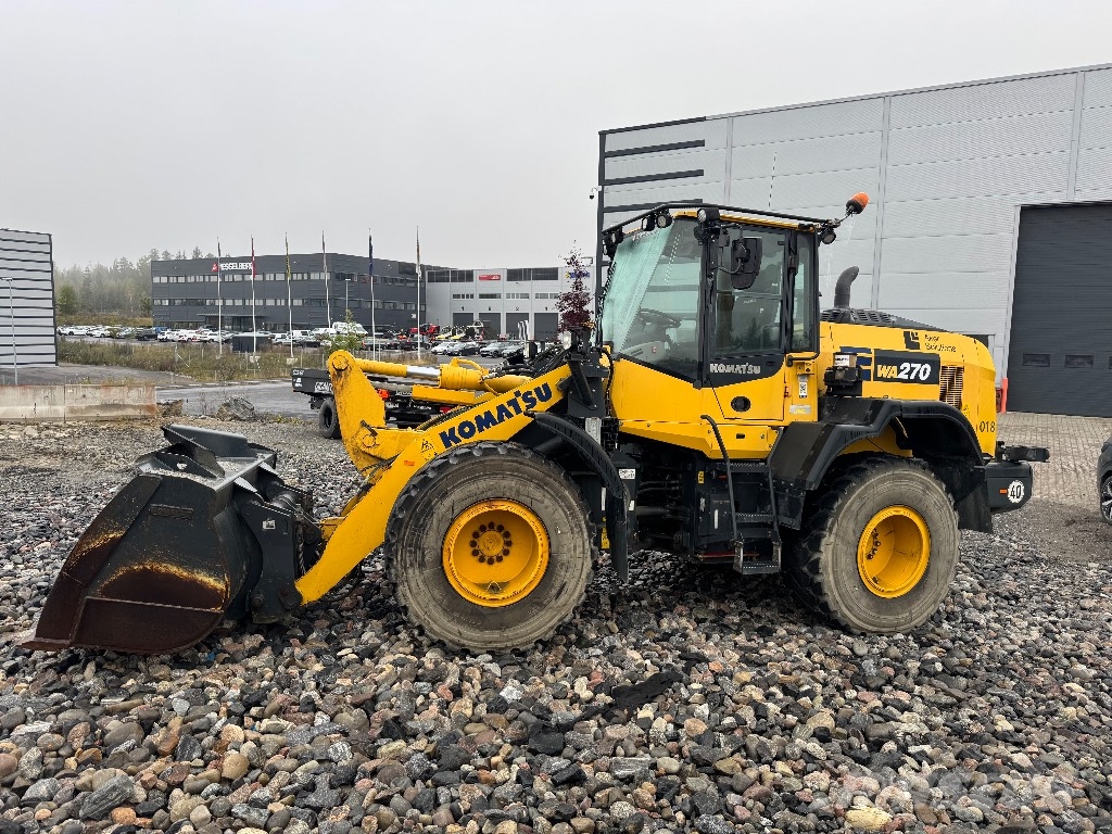 Komatsu WA 270-8 Wielladers