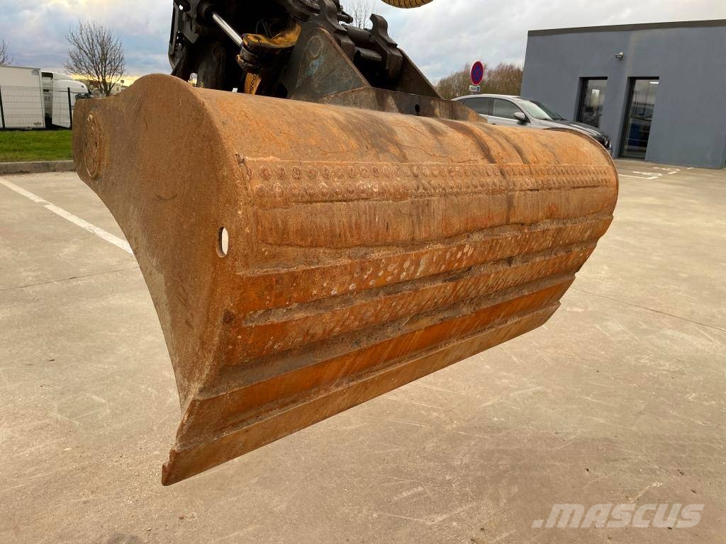 Komatsu PW 148-11 Колісні екскаватори