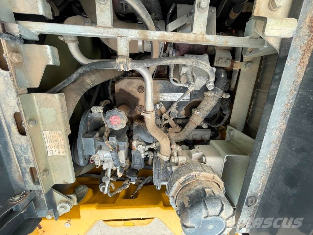 Komatsu PW 148-11 Колісні екскаватори