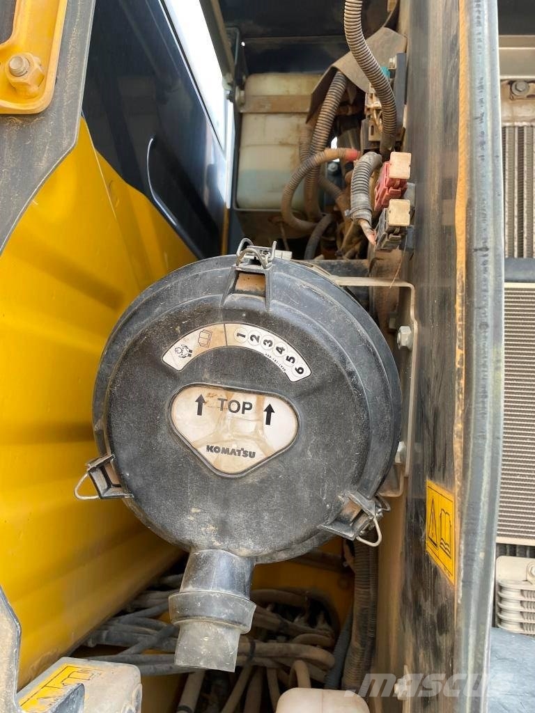 Komatsu PW 148-11 Колісні екскаватори