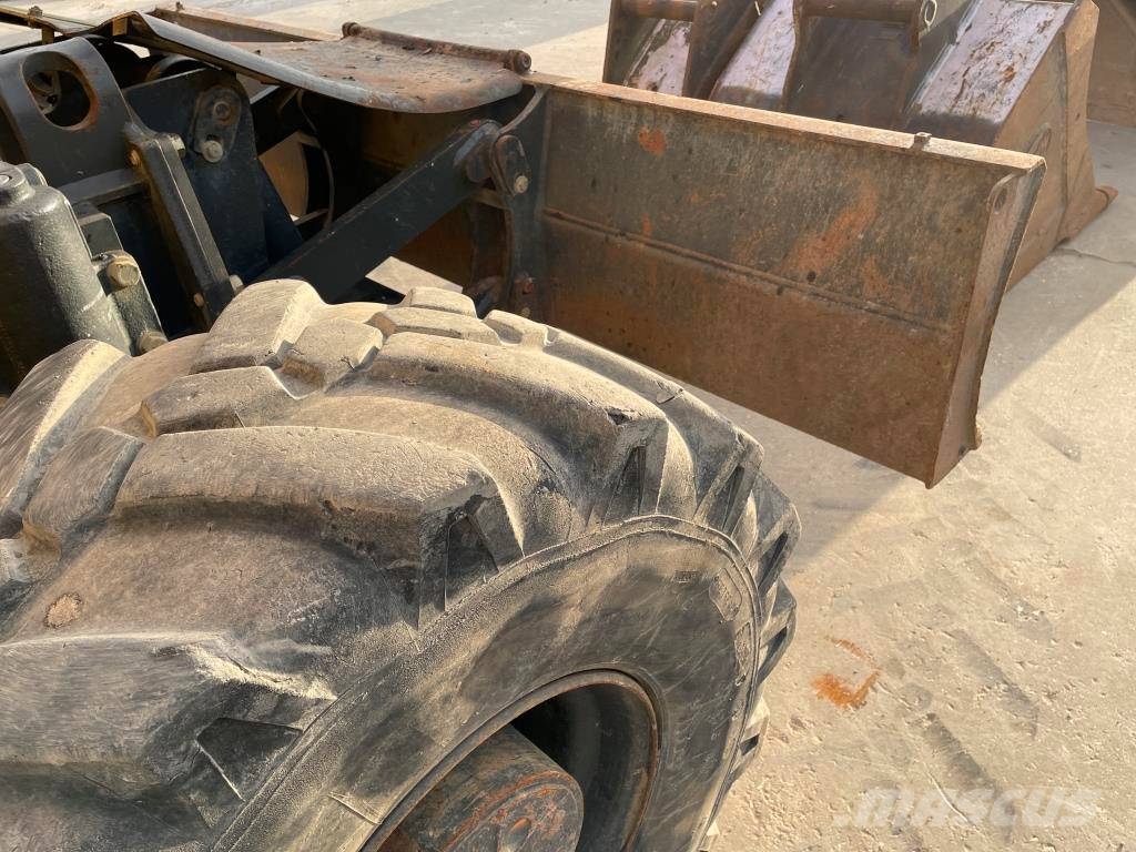 Komatsu PW 148-11 Колісні екскаватори