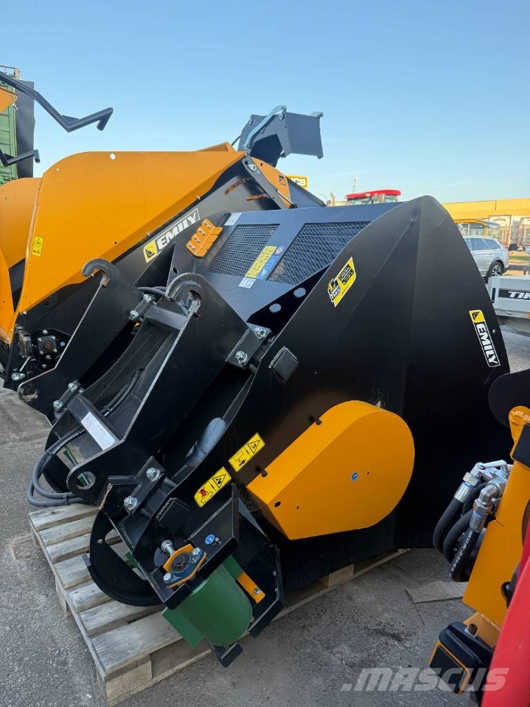 Emily Mini'dis + 140 Other livestock machinery and accessories