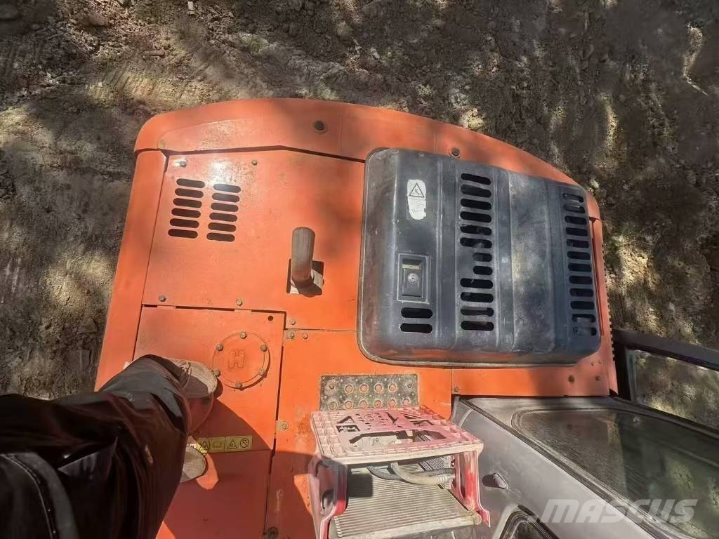 Hitachi ZX 120 LC حفارات وسط 7 طن - 12 طن