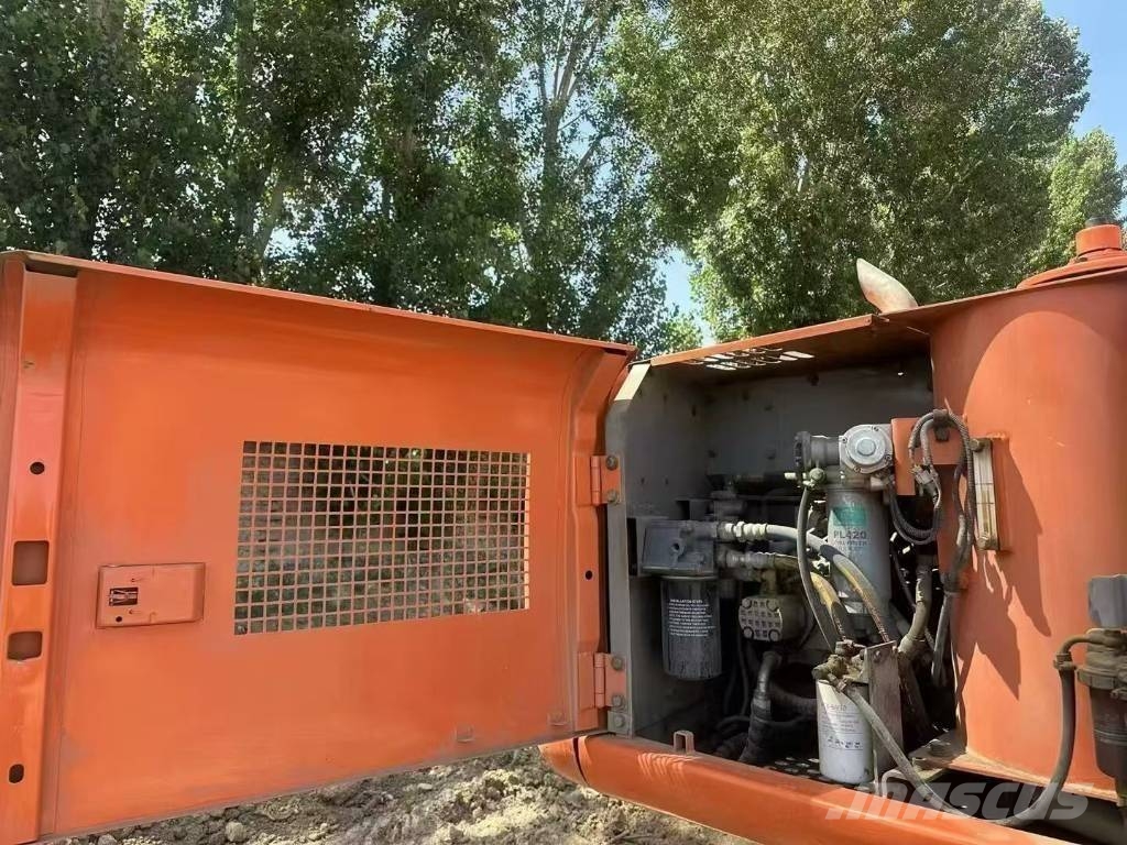 Hitachi ZX 120 LC حفارات وسط 7 طن - 12 طن