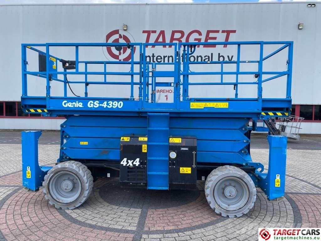 Genie GS-4390 RT LPG Scissor 4x4 Work Lift 1511cm Žirkliniai keltuvai
