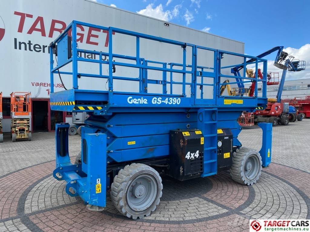 Genie GS-4390 RT LPG Scissor 4x4 Work Lift 1511cm Žirkliniai keltuvai
