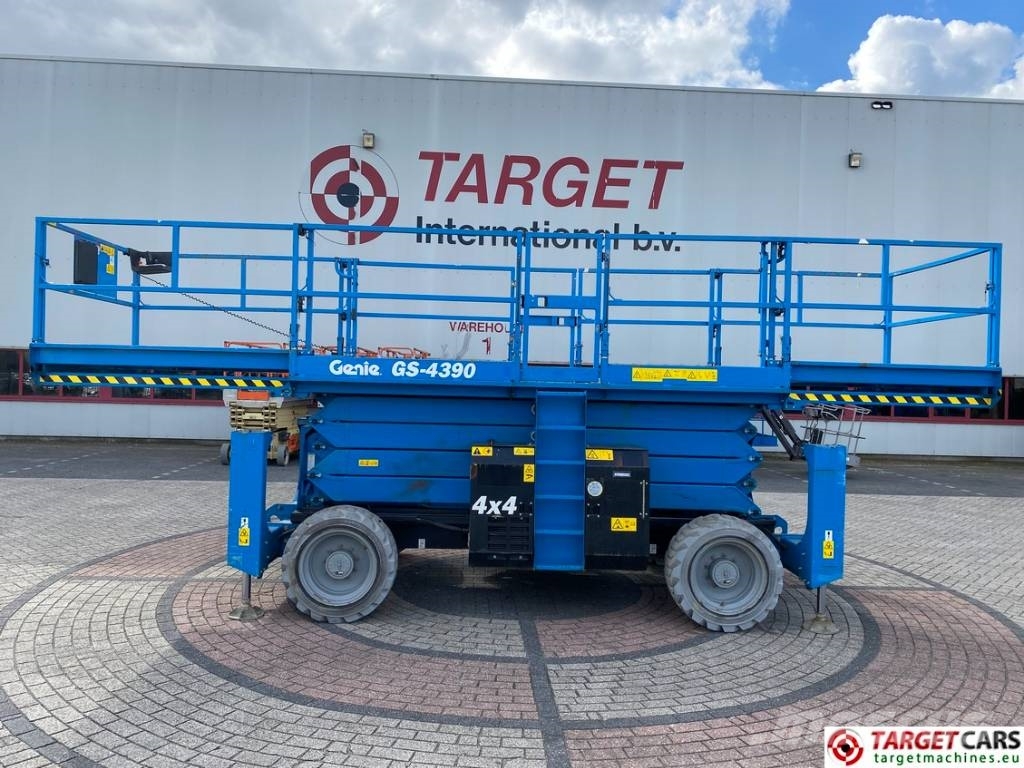 Genie GS-4390 RT LPG Scissor 4x4 Work Lift 1511cm Žirkliniai keltuvai