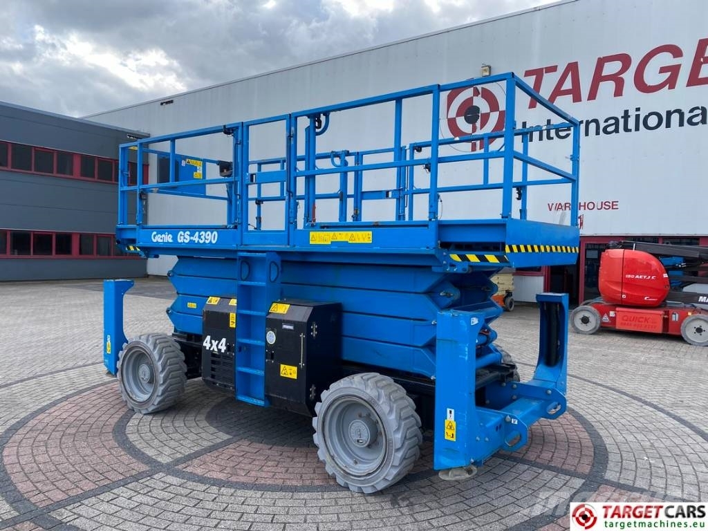 Genie GS-4390 RT LPG Scissor 4x4 Work Lift 1511cm Žirkliniai keltuvai