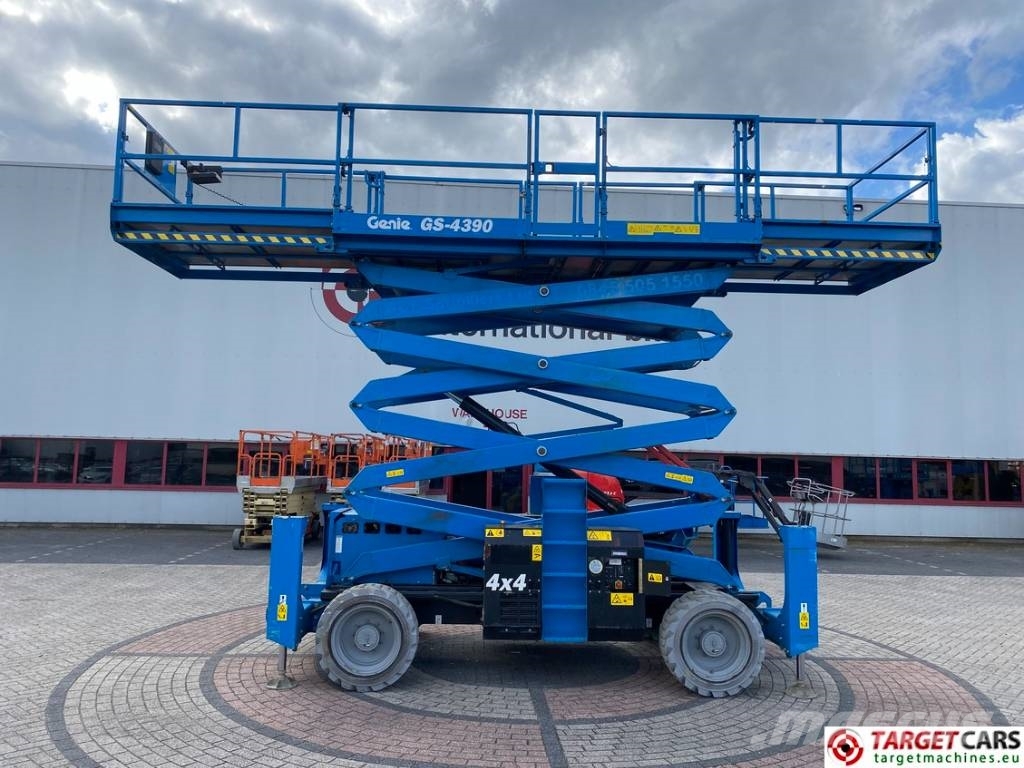 Genie GS-4390 RT LPG Scissor 4x4 Work Lift 1511cm Žirkliniai keltuvai
