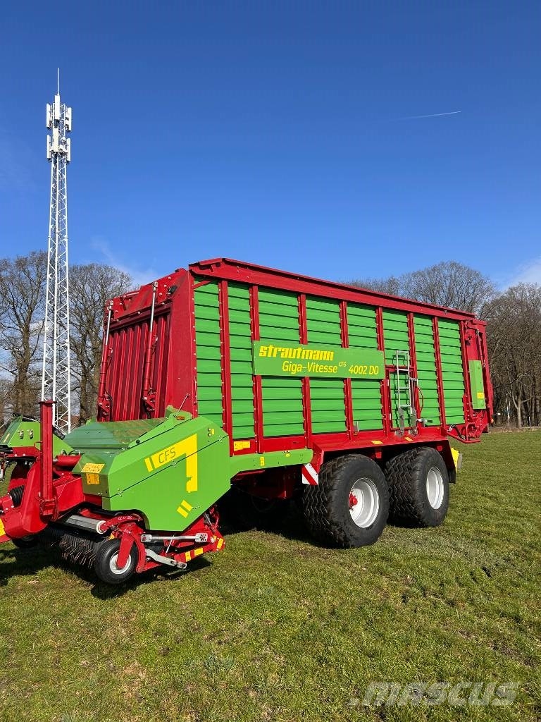 Strautmann cfs 4002 DO Opraapwagens