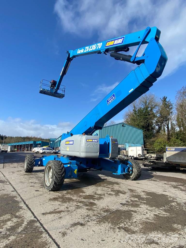Genie ZX 135/70 관절형 전동이동 리프트