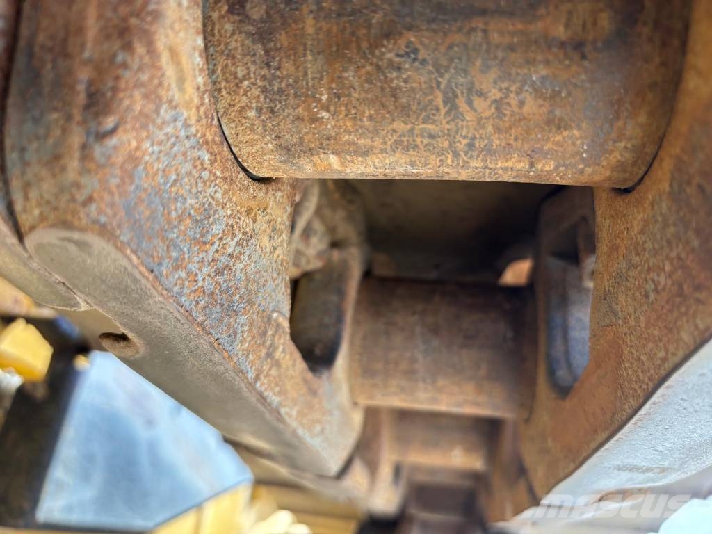 CAT D 6 XE (Trimble earthworks - 1871 idle hrs) 履帶推土機