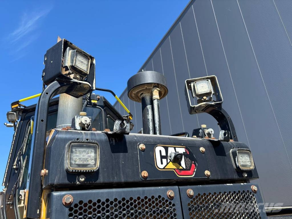 CAT D 6 XE (Trimble earthworks - 1871 idle hrs) 履帶推土機