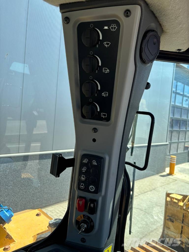 CAT D 6 XE (Trimble earthworks - 1871 idle hrs) 履帶推土機