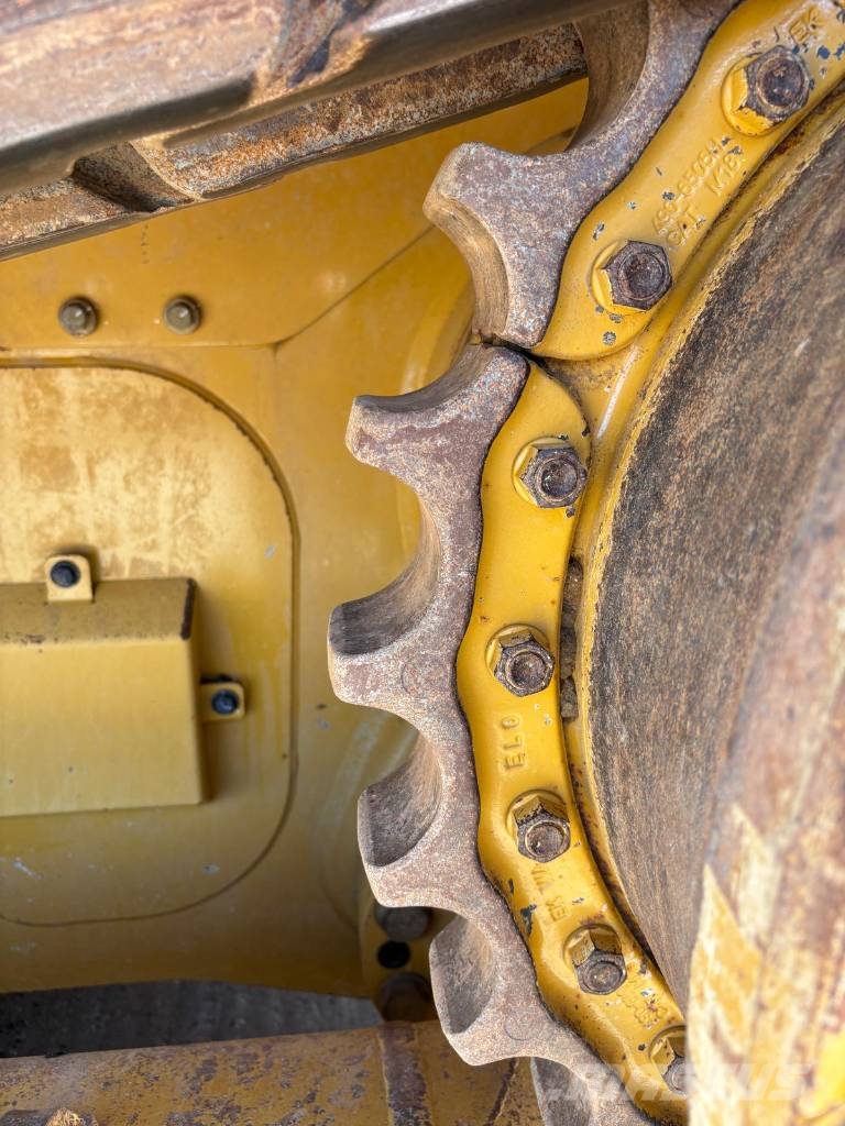 CAT D 6 XE (Trimble earthworks - 1871 idle hrs) 履帶推土機