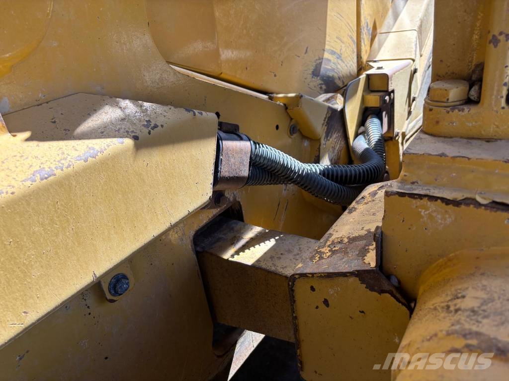 CAT D 6 XE (Trimble earthworks - 1871 idle hrs) 履帶推土機