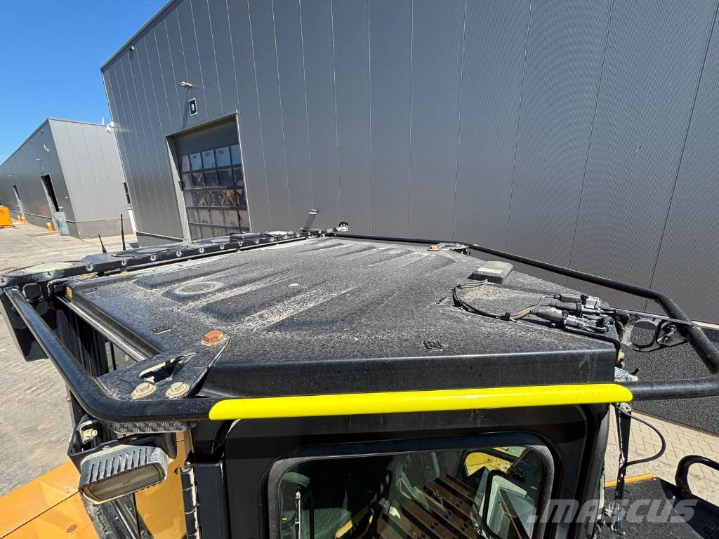 CAT D 6 XE (Trimble earthworks - 1871 idle hrs) 履帶推土機