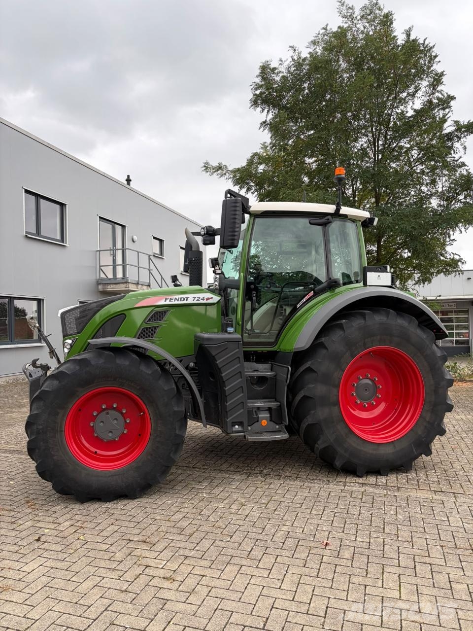 Fendt 724 Vario الجرارات