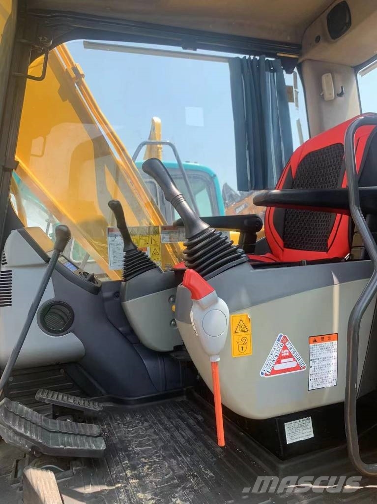 Komatsu PC 120-8 中型挖掘机