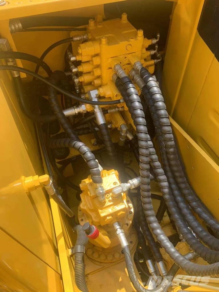 Komatsu PC 120-8 中型挖掘机